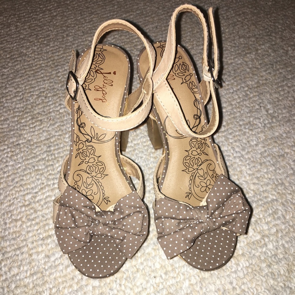 Polka dot summer wedges